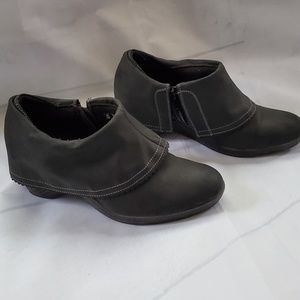 - ankle boot/shoe